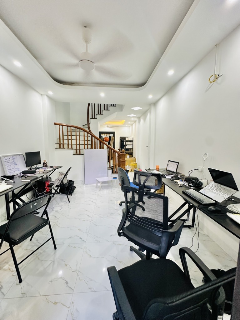 Bán nhà Định Công Hạ - diện tích 43m2 2 tầng - Ô tô đỗ cách nhà 30m - giá 2,5 tỷ