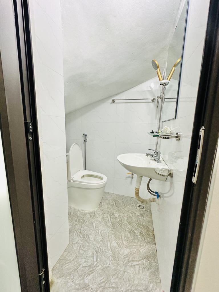 Bán nhà Định Công Hạ - diện tích 43m2 2 tầng - Ô tô đỗ cách nhà 30m - giá 2,5 tỷ