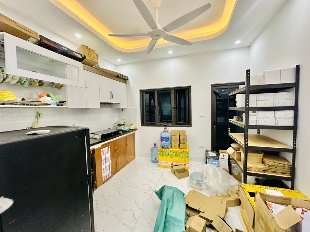 Bán nhà Định Công Hạ - diện tích 43m2 2 tầng - Ô tô đỗ cách nhà 30m - giá 2,5 tỷ