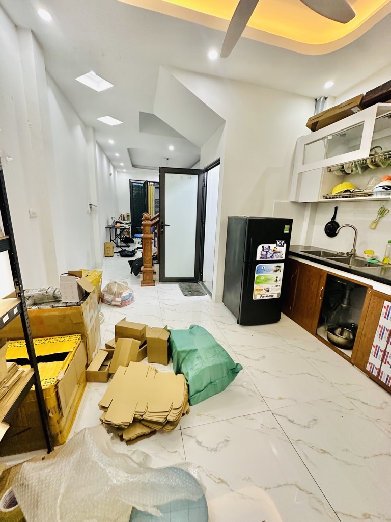 Bán nhà Định Công Hạ - diện tích 43m2 2 tầng - Ô tô đỗ cách nhà 30m - giá 2,5 tỷ