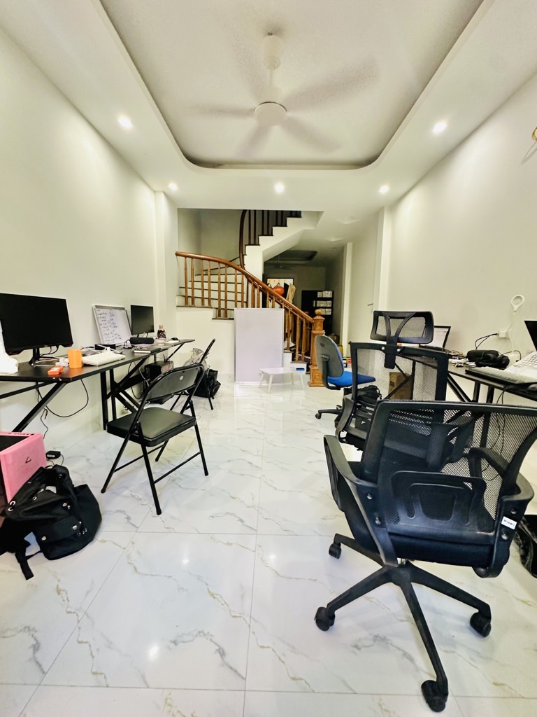 Bán nhà Định Công Hạ - diện tích 43m2 2 tầng - Ô tô đỗ cách nhà 30m - giá 2,5 tỷ