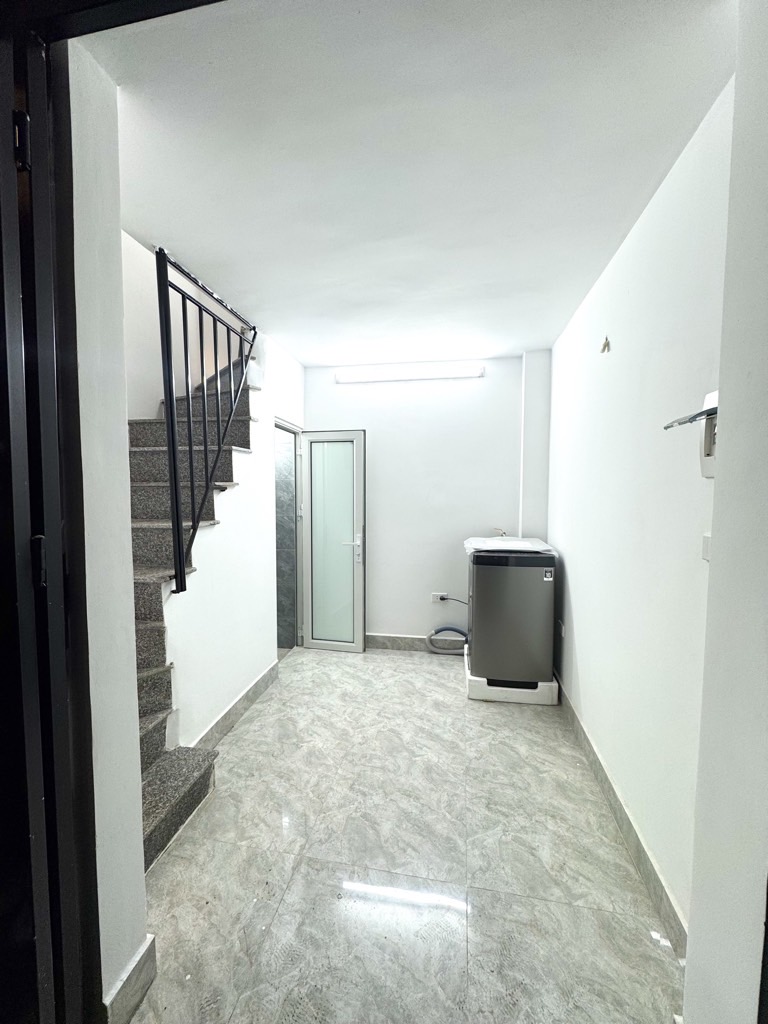 Bán nhà Đường Ven Hồ Ba Mẫu - diện tích 9m2 5 tầng - Ô tô đỗ cách nhà 5 mét - giá 1,99 tỷ