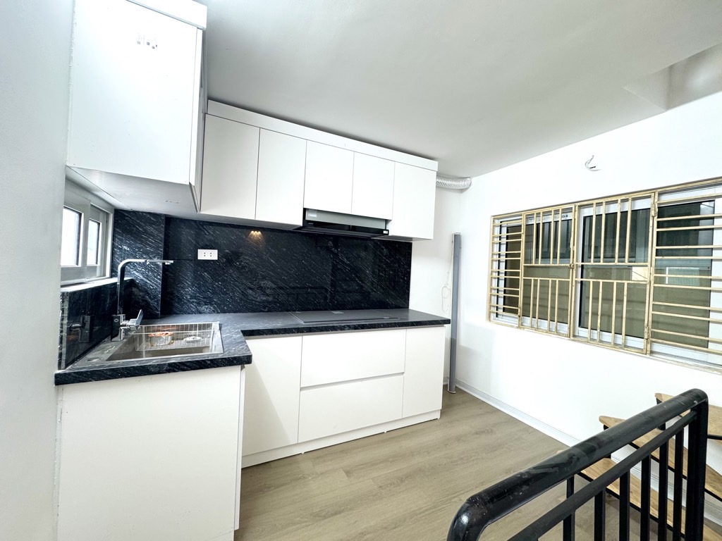 Bán nhà Đường Ven Hồ Ba Mẫu - diện tích 9m2 5 tầng - Ô tô đỗ cách nhà 5 mét - giá 1,99 tỷ