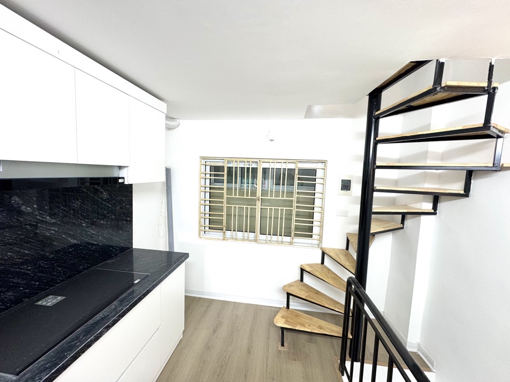 Bán nhà Đường Ven Hồ Ba Mẫu - diện tích 9m2 5 tầng - Ô tô đỗ cách nhà 5 mét - giá 1,99 tỷ