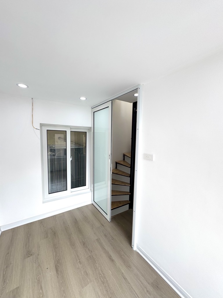 Bán nhà Đường Ven Hồ Ba Mẫu - diện tích 9m2 5 tầng - Ô tô đỗ cách nhà 5 mét - giá 1,99 tỷ