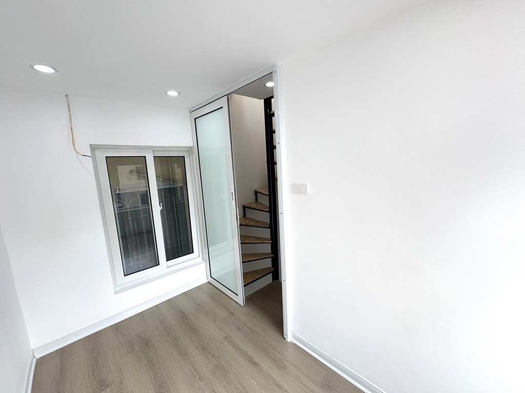 Bán nhà Đường Ven Hồ Ba Mẫu - diện tích 9m2 5 tầng - Ô tô đỗ cách nhà 5 mét - giá 1,99 tỷ