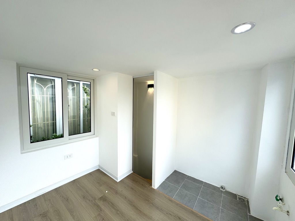 Bán nhà Đường Ven Hồ Ba Mẫu - diện tích 9m2 5 tầng - Ô tô đỗ cách nhà 5 mét - giá 1,99 tỷ