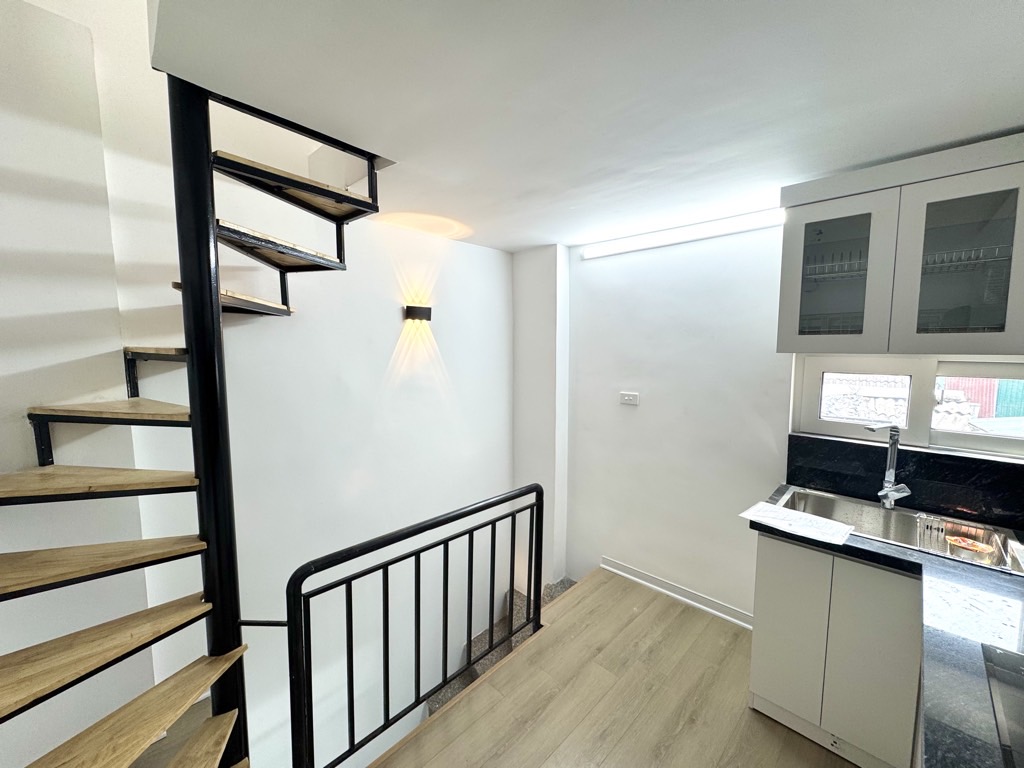 Bán nhà Đường Ven Hồ Ba Mẫu - diện tích 9m2 5 tầng - Ô tô đỗ cách nhà 5 mét - giá 1,99 tỷ