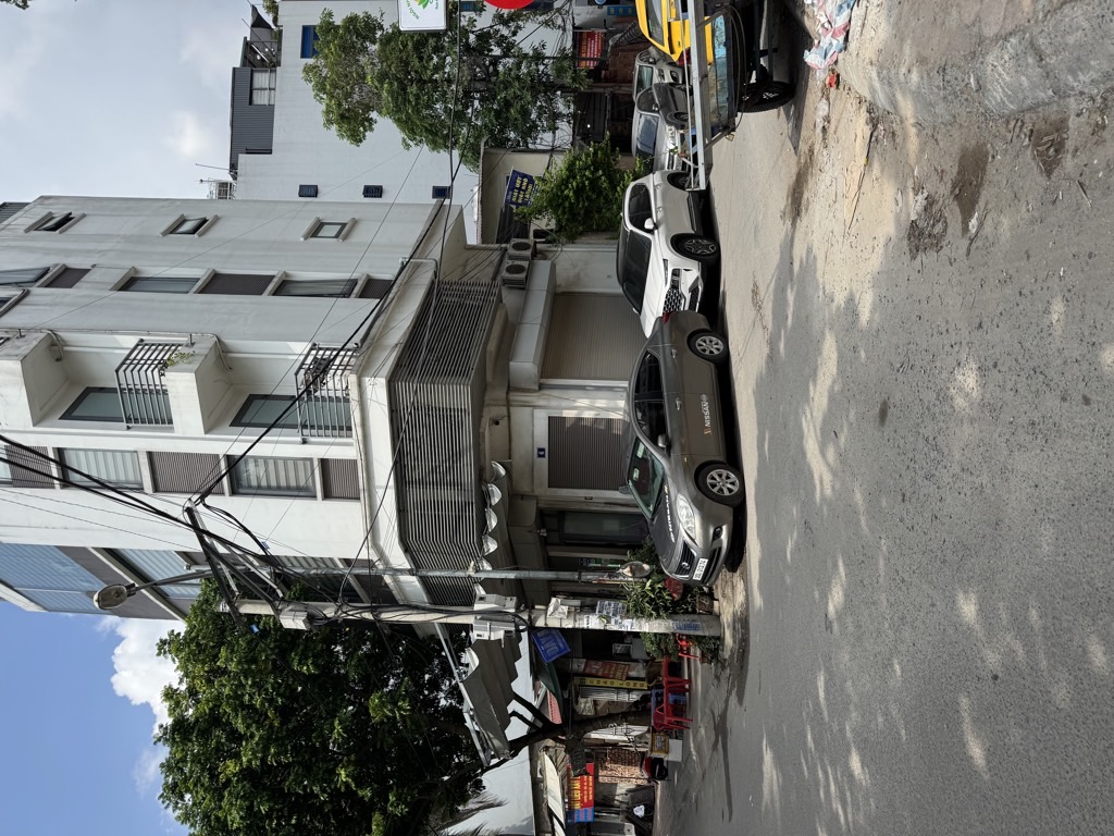 Bán nhà Đường Ven Hồ Ba Mẫu - diện tích 9m2 5 tầng - Ô tô đỗ cách nhà 5 mét - giá 1,99 tỷ