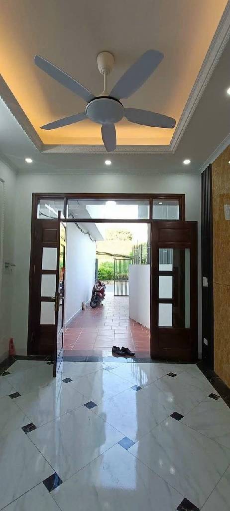 Bán nhà Nguyễn Khoái - diện tích 30m2 5 tầng - ô tô đỗ cửa - giá 6,35 tỷ