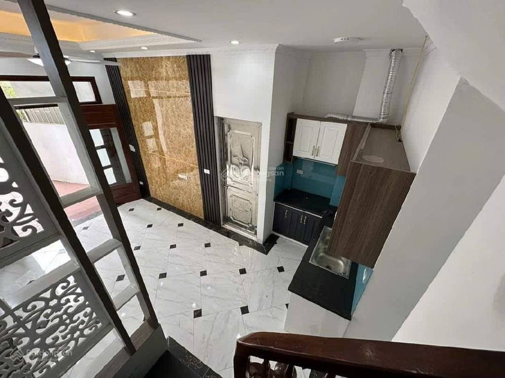 Bán nhà Nguyễn Khoái - diện tích 30m2 5 tầng - ô tô đỗ cửa - giá 6,35 tỷ