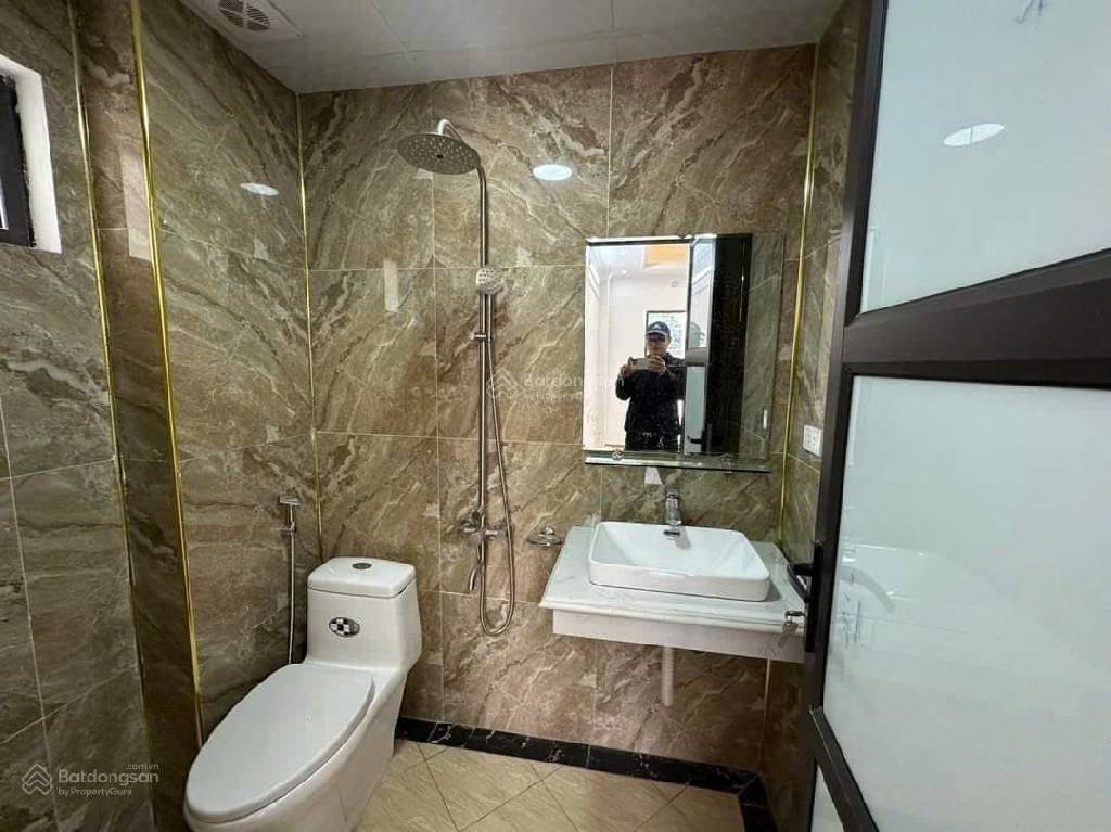 Bán nhà Nguyễn Khoái - diện tích 30m2 5 tầng - ô tô đỗ cửa - giá 6,35 tỷ