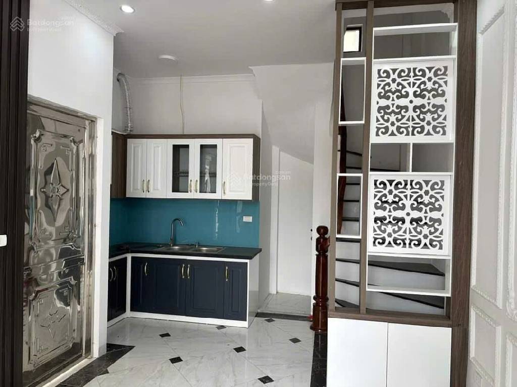 Bán nhà Nguyễn Khoái - diện tích 30m2 5 tầng - ô tô đỗ cửa - giá 6,35 tỷ