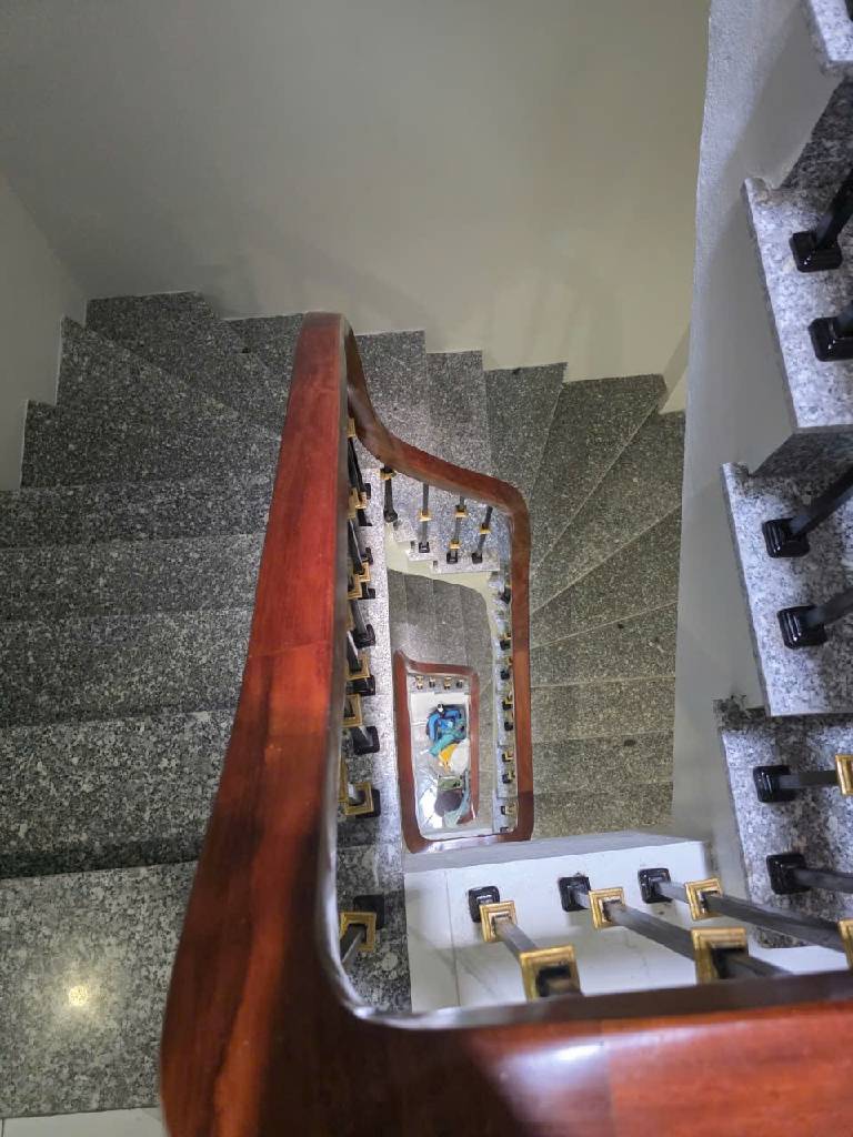 Bán nhà Vạn Kiếp - diện tích 38m2 5 tầng - Ô tô đỗ cổng - giá 6,8 tỷ