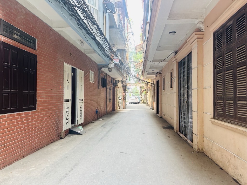 Bán nhà Nguyễn Văn Trỗi - diện tích 55.3m2 5 tầng - Ô tô dừng đỗ cách nhà ba bước chân - giá 15,8 tỷ