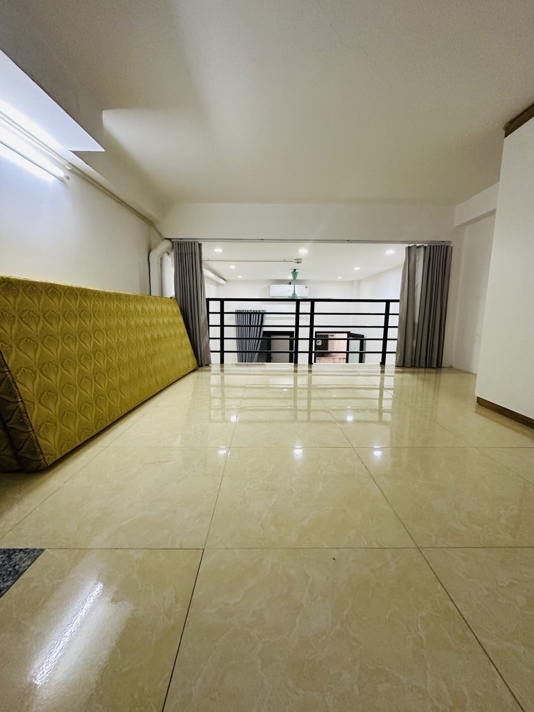 Bán nhà Nguyễn Văn Trỗi - diện tích 55.3m2 5 tầng - Ô tô dừng đỗ cách nhà ba bước chân - giá 15,8 tỷ