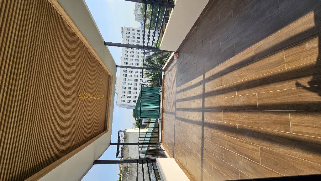 Bán nhà Tạ Quang Bửu - 34m2 7 tầng - lô góc, ô tô tránh, thang máy nhập - giá 18,9 tỷ