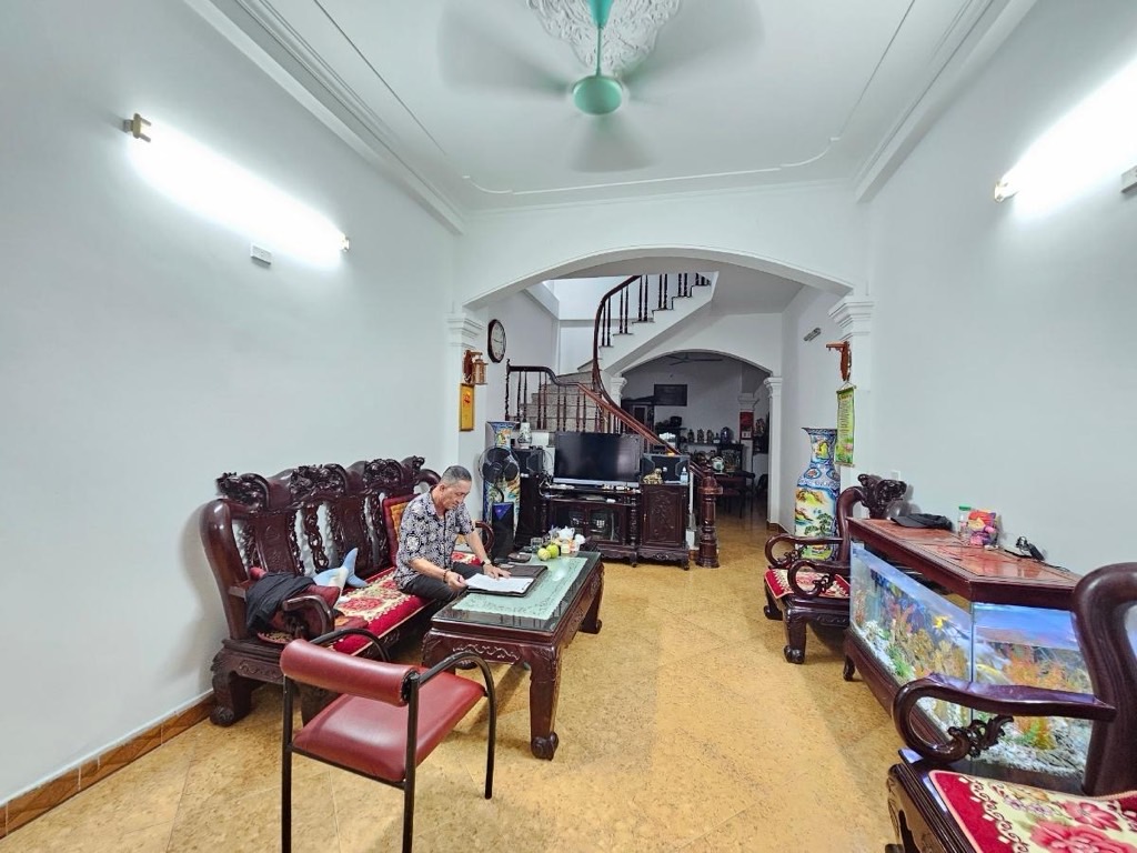 Bán nhà Khương Đình - diện tích 102m2 4 tầng - Mặt tiền rộng - giá 19 tỷ