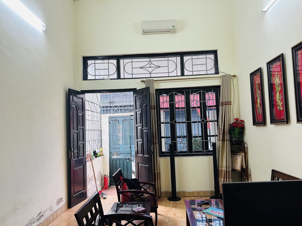 Bán nhà Giải Phóng - diện tích 60m2 2 tầng - Ngõ thông kinh doanh - giá 2,9 tỷ