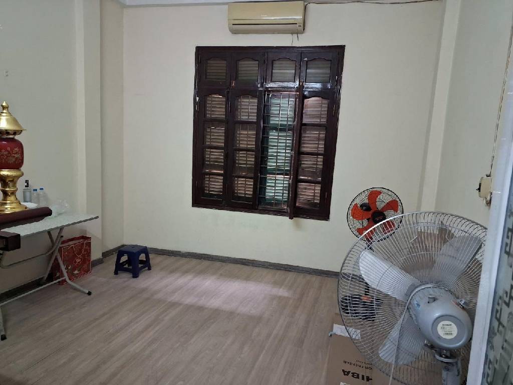 Bán nhà Hoàng Cầu - 49m2 4 tầng - ô tô tránh, nở hậu, sát công viên - giá 14,5 tỷ