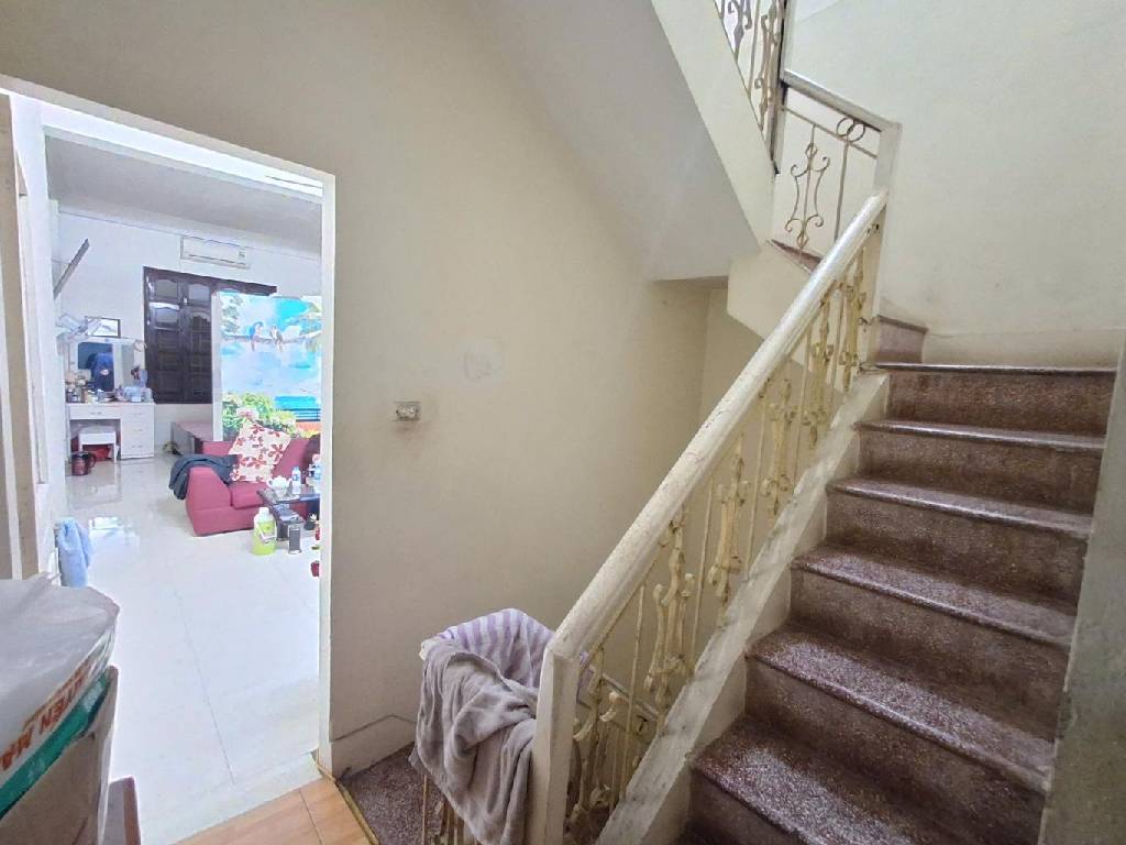 Bán nhà Hoàng Cầu - 49m2 4 tầng - ô tô tránh, nở hậu, sát công viên - giá 14,5 tỷ