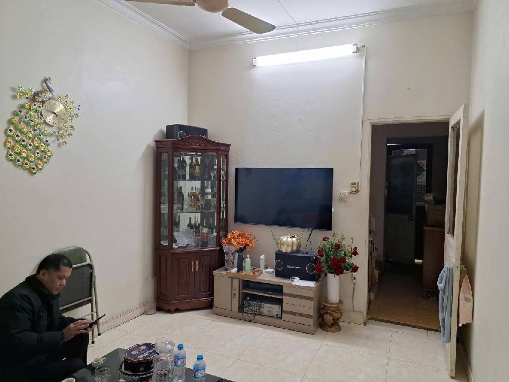 Bán nhà Hoàng Cầu - 49m2 4 tầng - ô tô tránh, nở hậu, sát công viên - giá 14,5 tỷ