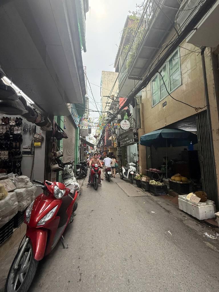 Bán nhà Ngõ Chợ Khâm Thiên - diện tích 68.9m2 2 tầng - Mặt ngõ VIP - giá 22,8 tỷ