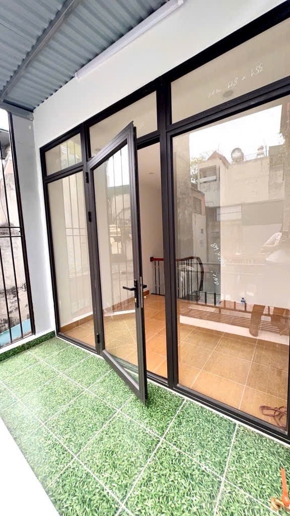 Bán nhà Thanh Nhàn - diện tích 24,7m2 4 tầng - Nhà mới kính kong, ngõ nông gần phố - giá 5,95 tỷ