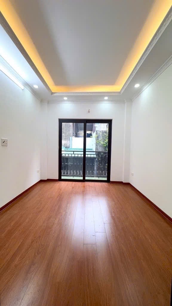 Bán nhà Thanh Nhàn - diện tích 24,7m2 4 tầng - Nhà mới kính kong, ngõ nông gần phố - giá 5,95 tỷ