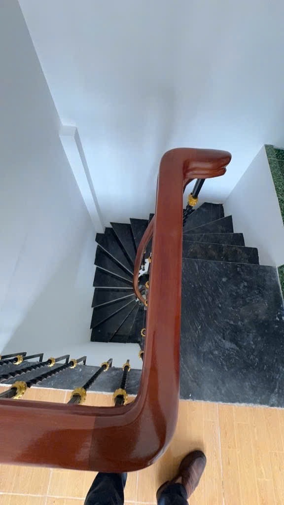 Bán nhà Thanh Nhàn - diện tích 24,7m2 4 tầng - Nhà mới kính kong, ngõ nông gần phố - giá 5,95 tỷ