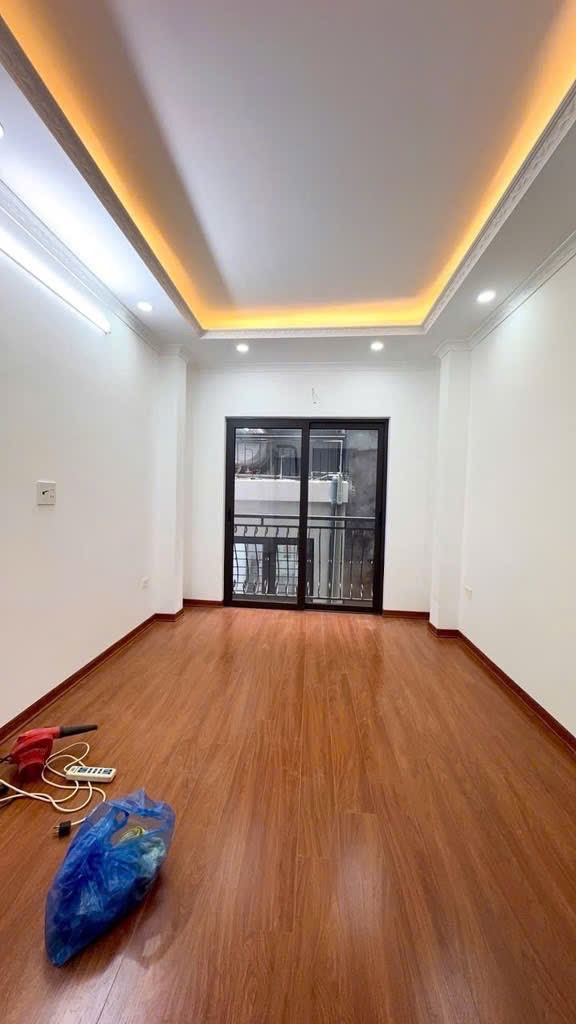 Bán nhà Thanh Nhàn - diện tích 24,7m2 4 tầng - Nhà mới kính kong, ngõ nông gần phố - giá 5,95 tỷ