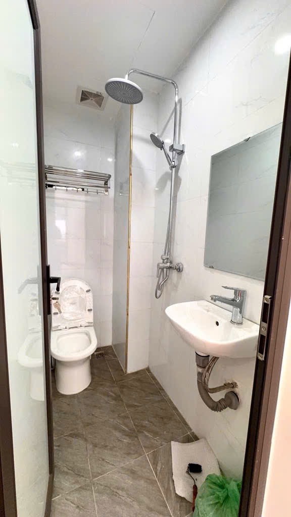 Bán nhà Thanh Nhàn - diện tích 24,7m2 4 tầng - Nhà mới kính kong, ngõ nông gần phố - giá 5,95 tỷ