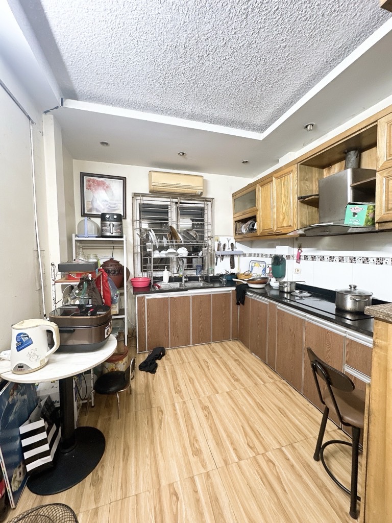 Bán nhà Nguyễn Khoái - diện tích 22,6m2 6 tầng - Ô TÔ 20 MÉT - giá 3,7 tỷ