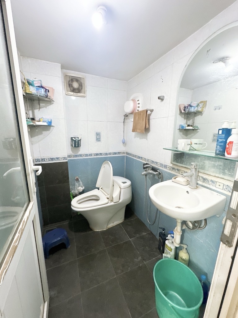 Bán nhà Nguyễn Khoái - diện tích 22,6m2 6 tầng - Ô TÔ 20 MÉT - giá 3,7 tỷ