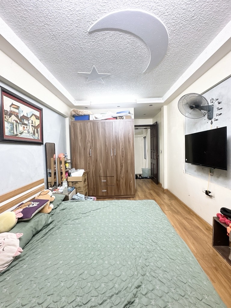 Bán nhà Nguyễn Khoái - diện tích 22,6m2 6 tầng - Ô TÔ 20 MÉT - giá 3,7 tỷ