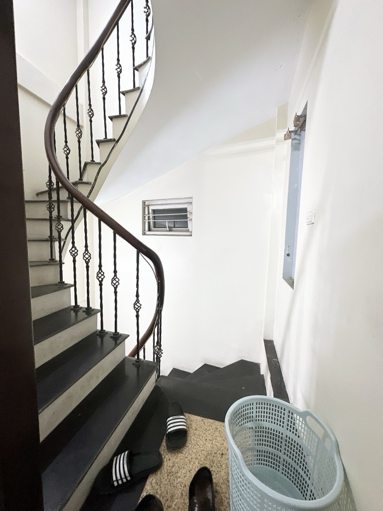 Bán nhà Nguyễn Khoái - diện tích 22,6m2 6 tầng - Ô TÔ 20 MÉT - giá 3,7 tỷ