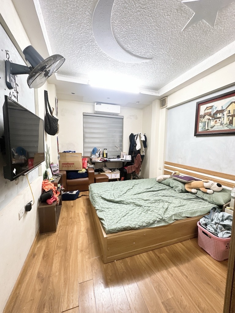 Bán nhà Nguyễn Khoái - diện tích 22,6m2 6 tầng - Ô TÔ 20 MÉT - giá 3,7 tỷ