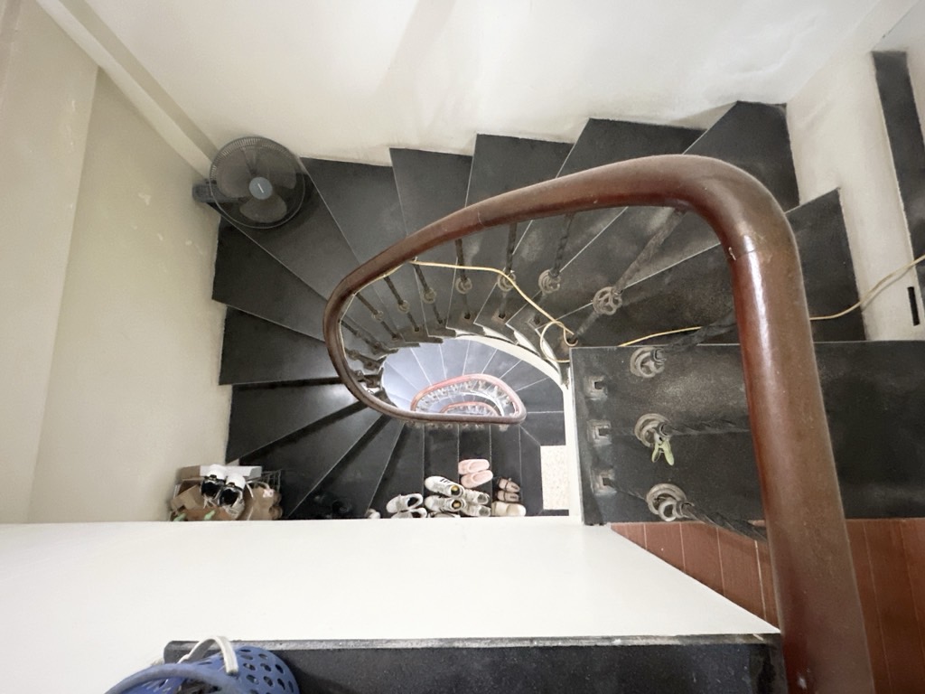 Bán nhà Nguyễn Khoái - diện tích 22,6m2 6 tầng - Ô TÔ 20 MÉT - giá 3,7 tỷ