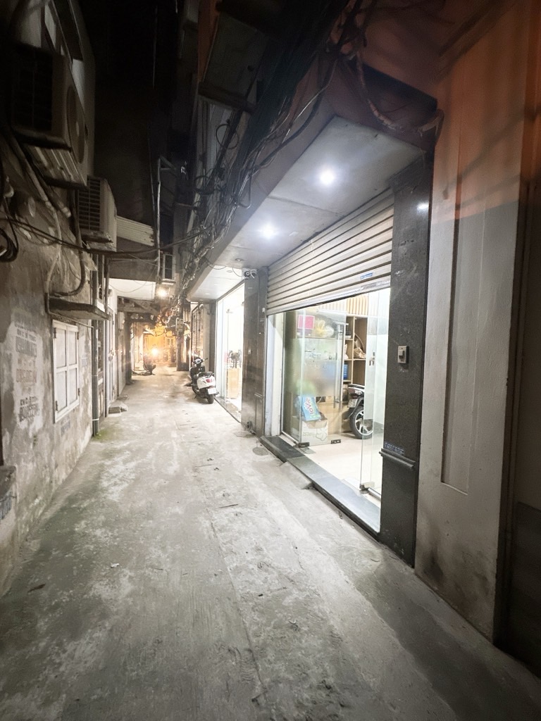 Bán nhà Nguyễn Khoái - diện tích 22,6m2 6 tầng - Ô TÔ 20 MÉT - giá 3,7 tỷ