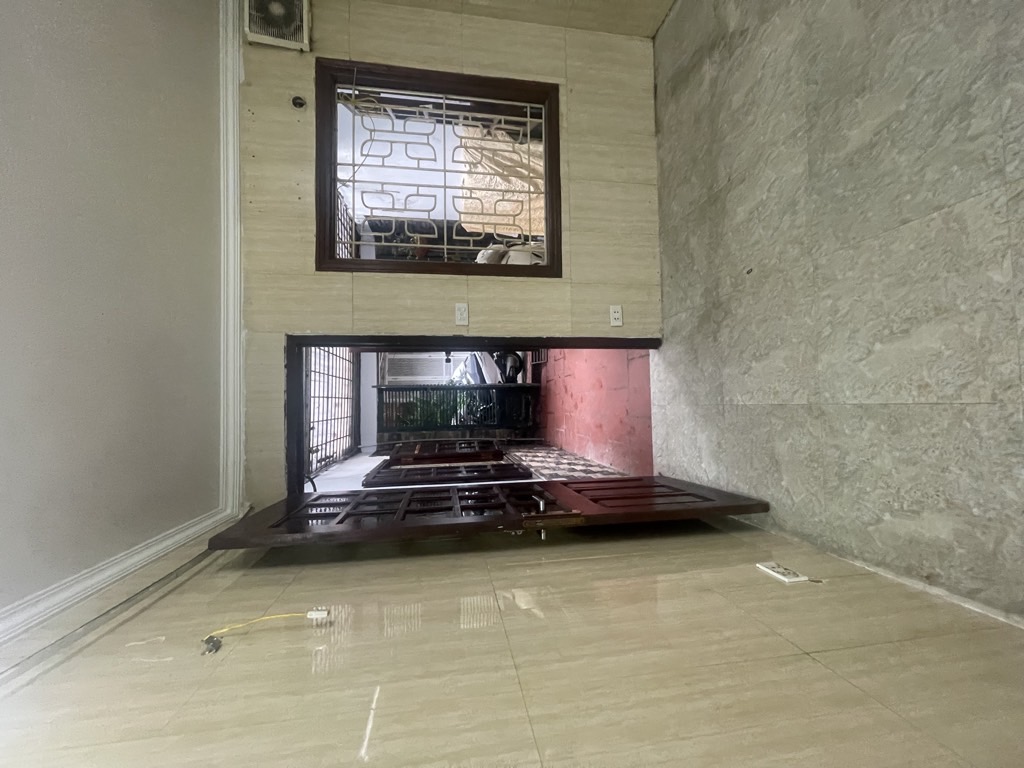 Bán nhà Bùi Ngọc Dương - diện tích 75m2 1 tầng - Ngõ to gần phố - giá 4,7 tỷ