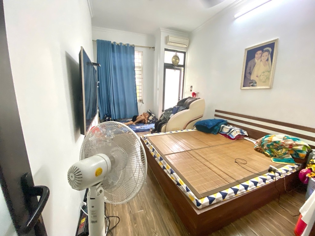 Bán nhà Vĩnh Tuy - diện tích 33m2 5 tầng - Mặt phố kinh doanh - giá 14,2 tỷ