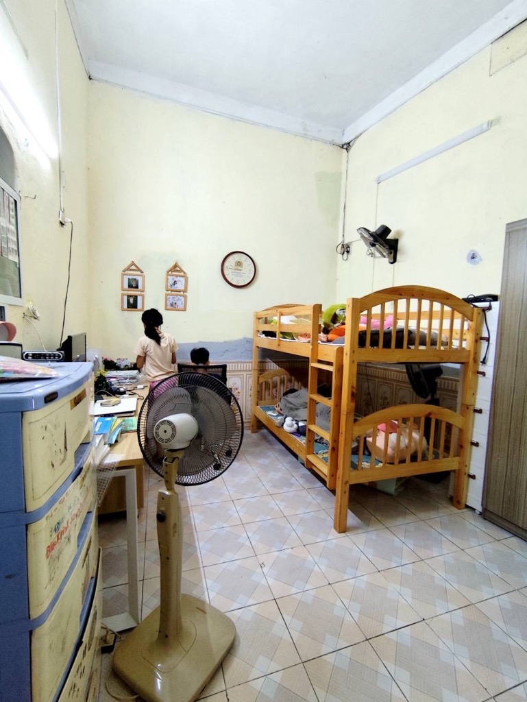 Bán nhà Tân Mai - diện tích 70m2 2 tầng - gần ô tô tránh - giá 9,5 tỷ