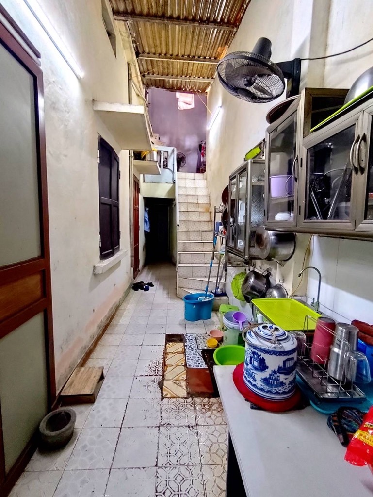 Bán nhà Tân Mai - diện tích 70m2 2 tầng - gần ô tô tránh - giá 9,5 tỷ