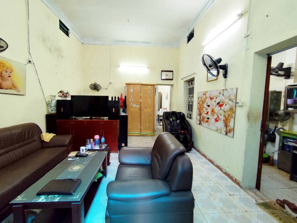 Bán nhà Tân Mai - diện tích 70m2 2 tầng - gần ô tô tránh - giá 9,5 tỷ