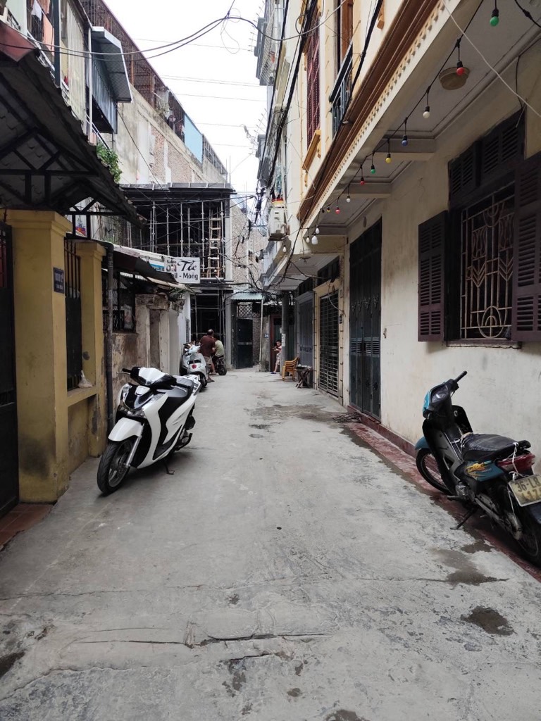 Bán nhà Tân Mai - diện tích 70m2 2 tầng - gần ô tô tránh - giá 9,5 tỷ