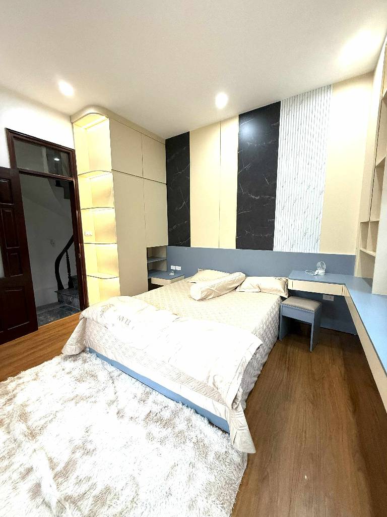 Bán nhà phố 250 Tân Mai - 22m2 5 tầng - lô góc , gần ô tô - giá 6,3 tỷ