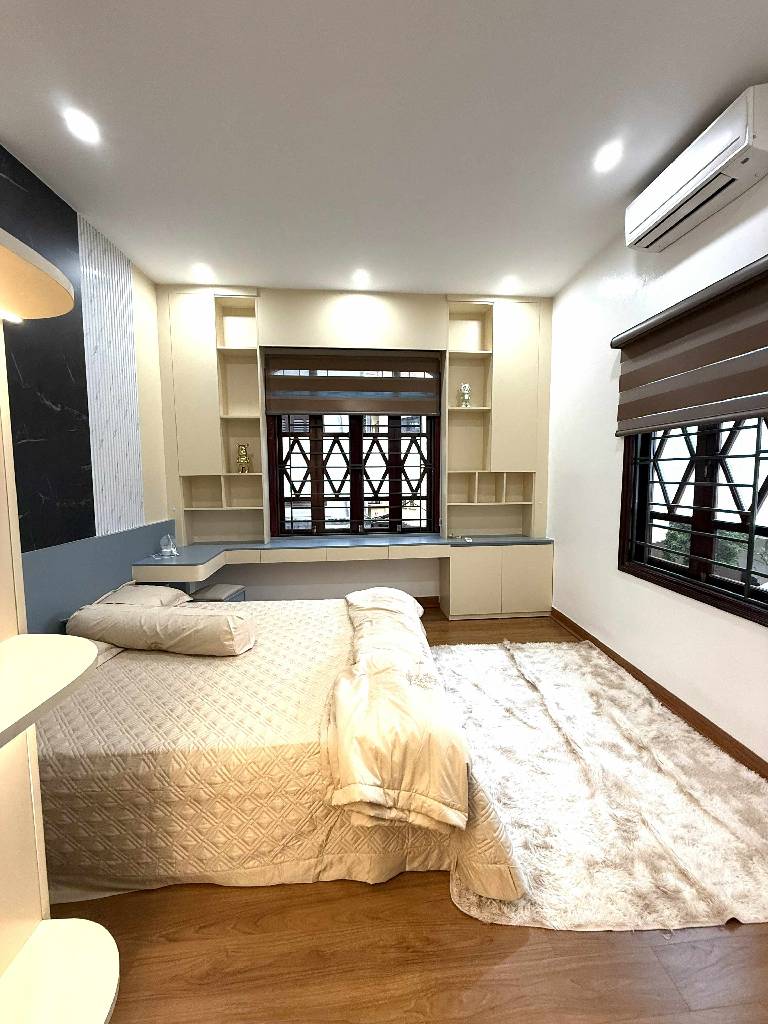 Bán nhà phố 250 Tân Mai - 22m2 5 tầng - lô góc , gần ô tô - giá 6,3 tỷ