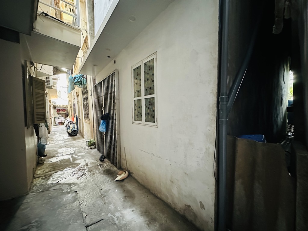 Bán nhà ngõ 105 Bạch Mai - 41m2 3 tầng - mặt tiền 5.4m, ngõ nông sát ô tô, kinh doanh sôi động - giá 9,7 tỷ
