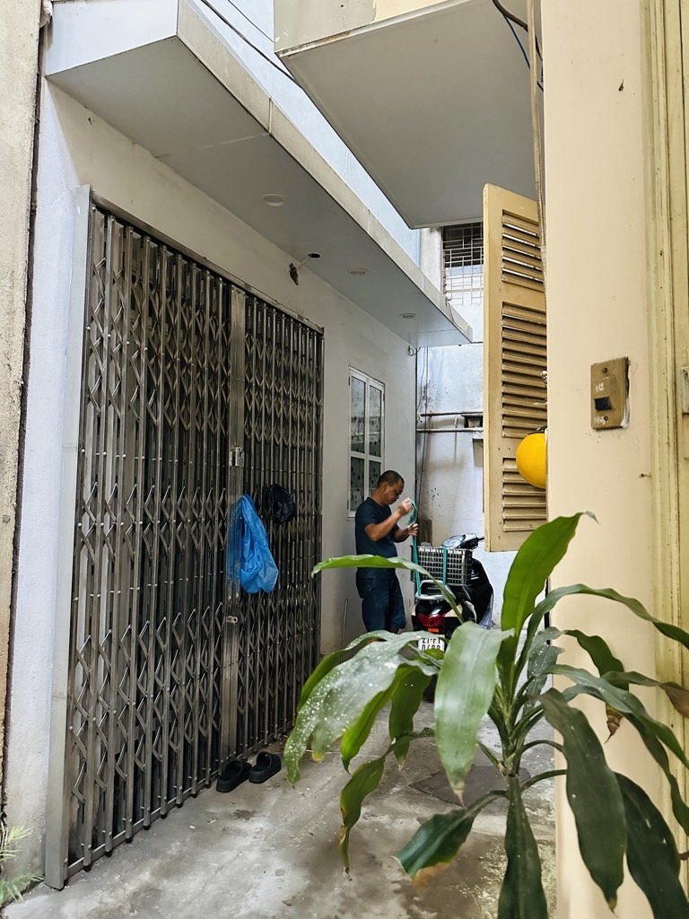 Bán nhà Bạch Mai - diện tích 41m2 3 tầng - Ô TÔ SÁT NHÀ - giá 9,5 tỷ