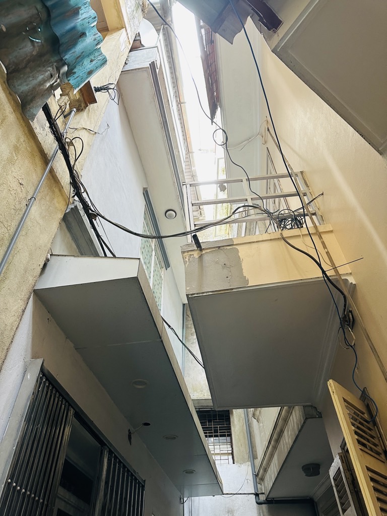 Bán nhà Bạch Mai - diện tích 41m2 3 tầng - Ô TÔ SÁT NHÀ - giá 9,5 tỷ